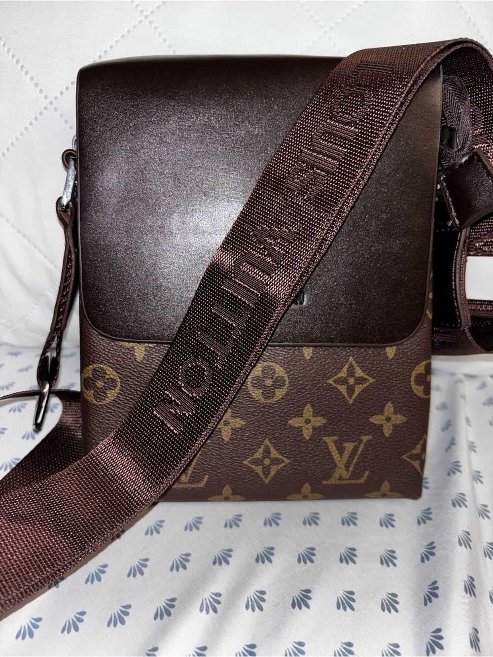 Dark Brown Monogram Messenger Bag please read 👇 - Picture 3 of 9